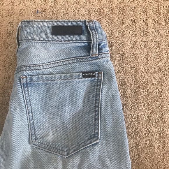 light washed ripped jeans - Picture 5 of 5